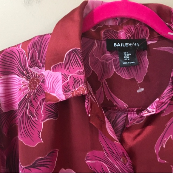 Bailey 44 Satin effect  Red Pink Floral shirt Button up size Medium  NWT - Picture 4 of 5